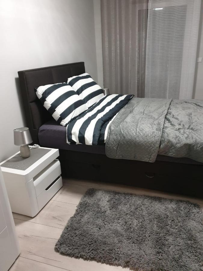 Apartament Skarbowa 1& Parking Лешно Екстериор снимка
